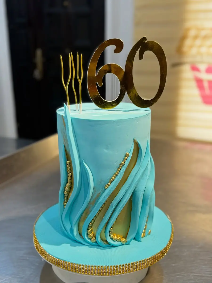 Blue and white 60th birthday cake for a daddy